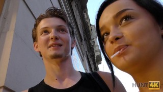 HUNT4K的。甜美的小妞为了钱在多个位置被性交