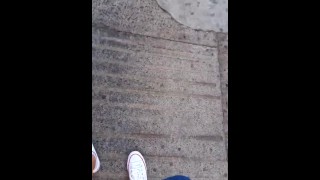 我在公园里发现了一个陌生人，我们最终他妈的