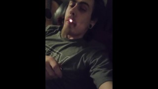 当室友在另一个房间时，我向我最好的朋友抽搐