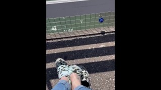 BBW熟女在公共场合挑逗袜子