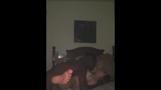 美丽的白人少女接受英国广播公司