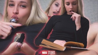顽皮的女学生学会了抽搐她甜美的阴户。女学生独奏。抽搐的猫 ❤️NARA GIRL