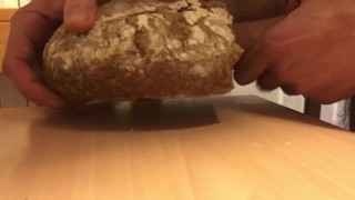 他妈的一条面包