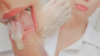 热护士给病人完美的口交，并用精液填满嘴巴 - 特写