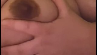 在淋浴时玩奶子