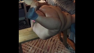 Ssbbw 在她肥大的阴户上使用她最喜欢的魔杖