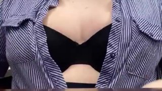 工作中的乳头游戏