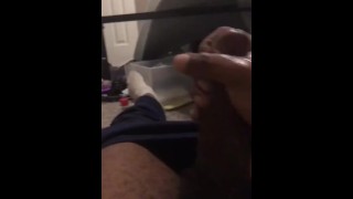 BBC 破坏了 14 天的负载，然后使用精液作为润滑剂破坏了第二个螺母。我正在砌一张床，哈哈