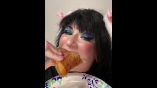 用披萨塞满我的脸