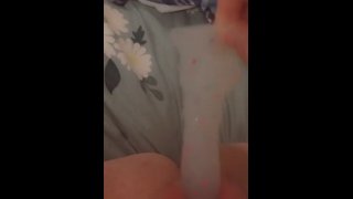 18 岁荡妇乞求鸡巴并尖叫高潮