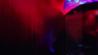 纹身的跨哥特女孩音乐粉丝视频