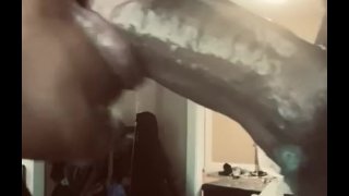 吮吸我男朋友的表弟直到他射精