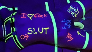 Ftm Twink 在铁杆束缚中受到折磨