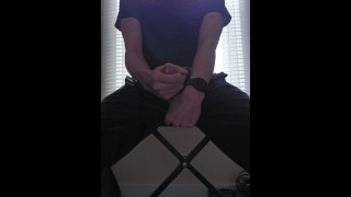 在窗边打它
