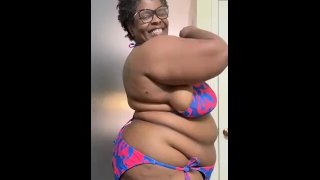 妈妈的第一件绳子比基尼