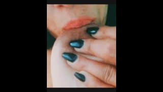 爸爸教我如何抬起乳头弄湿我的阴户......你将？
