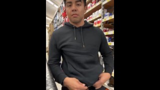 盖伊在工作中抽搐