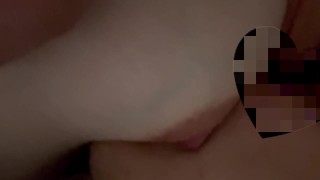 妻子喜欢被舔她的奶子。你想舔它吗？