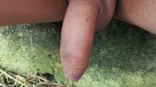 在寒冷的天气里在户外打球 - 近距离接触球和软鸡巴