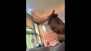 青少年在炎热的天气里吸吮 bbc