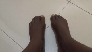 粗犷的黑脚