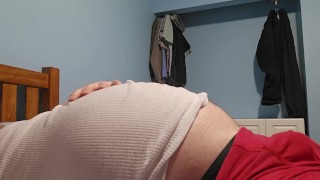 长期通货膨胀。 呻吟和呻吟，因为我尽量不弹出。