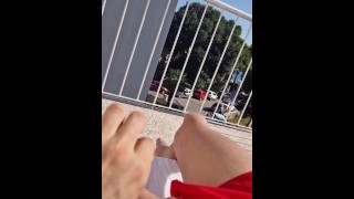 Masturbation sur la terrasse