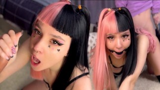 给了热 emo 女孩深喉，嘴里含着堵嘴操了她 4K