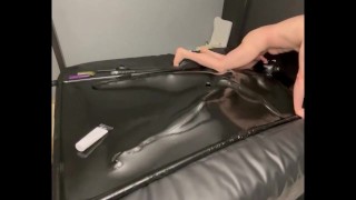 不要看！（警告：真空声音很大！在乳胶真空床上