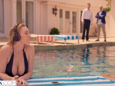 Kendra Sunderland wearing headphone in pool 01 gif