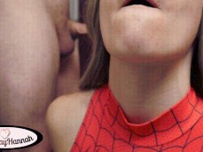  LOIRA SAFADA ENGOLE PORRA USANDO TRAJE DO HOMEM-ARANHA  gif
