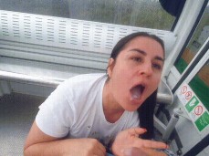  BEZERRA TOMANDO LEITE NO TELEFÉRICO  gif