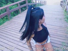 MORENA SAFADA MAMANDO EM PUBLICO gif