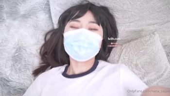 娜娜是誰？娜娜是台灣的新晉嫩模，這一部私拍視頻依舊是娜娜的劇情定製，玩著switch的娜娜，被男朋友玩弄