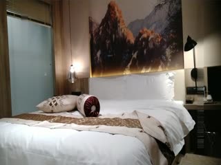 公子哥酒店高價網約3000RMB以上的高顏值氣質外圍女模S級身材說平時喜歡健身被大哥狠狠干累的滿頭大汗國語對白