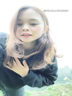 2020.2.18【單單妹】被困在重慶老家的小嫩妹，偷跑出去剛露臀被發現，又到河邊撒尿掰穴，回家後開始自慰插鮑魚