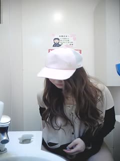 外站流出潮流商場女廁坐廁偷拍美女噓噓黑內褲妹子前前後後擦得真仔細