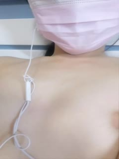 露半臉口罩妹子貌似挺漂亮 苗條身材自 摸逼逼道具摩擦一圈毛毛挺嫩 很是誘惑喜歡不要錯過
