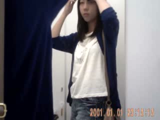 《青春美少女⭐嫩妹》商場女士櫃檯內衣專營店試衣間內部針孔連續TP多位年輕小姐姐試衣太養眼了2