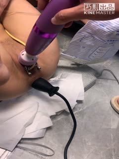 《字母圈牛逼大神極限調教陰環騷母狗系列》膀胱注射+充氣肛塞+按摩棒+開叉大頭肛塞三管齊下瞬間高潮1080P高清原版