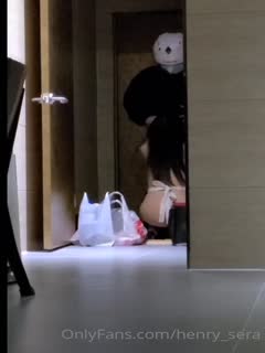 ✿綠意盎然✿ 綠妻大神記錄極品淫蕩嬌妻▌亨利夫妻▌噴血全裸誘惑取外賣 色誘騎手小哥 口爆采精才讓離開