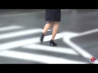 每一位女性求職者都要被一雙大手洗禮，難道這是必不可少的環節