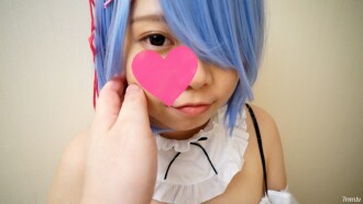[直到最后都穿著 cosplay 服装未经审查] Rezero Rem / 一个穿著制服把舌头伸进肛门的受虐狂女孩再次出现！这一次，她是一个女仆，舔脚趾。天然生松鼠和阴道射精与玩具卷起