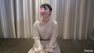 부모님의 꽃집에서 일하는 마호코 짱 19세. 호텔 커튼 전개로 입으로 69에 서 백. 공원에서 노는 패밀리에 응시되어 치욕의 표정, 인생 최초의 생 질 내 사정.