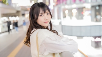 「我想成為像我崇拜的女演員那樣的人！」諾亞帶著純真的笑容，做出了一個重大的決定！鼓起勇氣在業餘電視台首次亮相！只要你觸摸她敏感的身體，她就會立刻湧出液體！ ？她害羞地抑制住自己的聲音，但甜美的聲音仍然流露出來！盡情享受她柔軟蓬鬆的身體！ 【初拍】線上申請AV→AV體驗拍2342