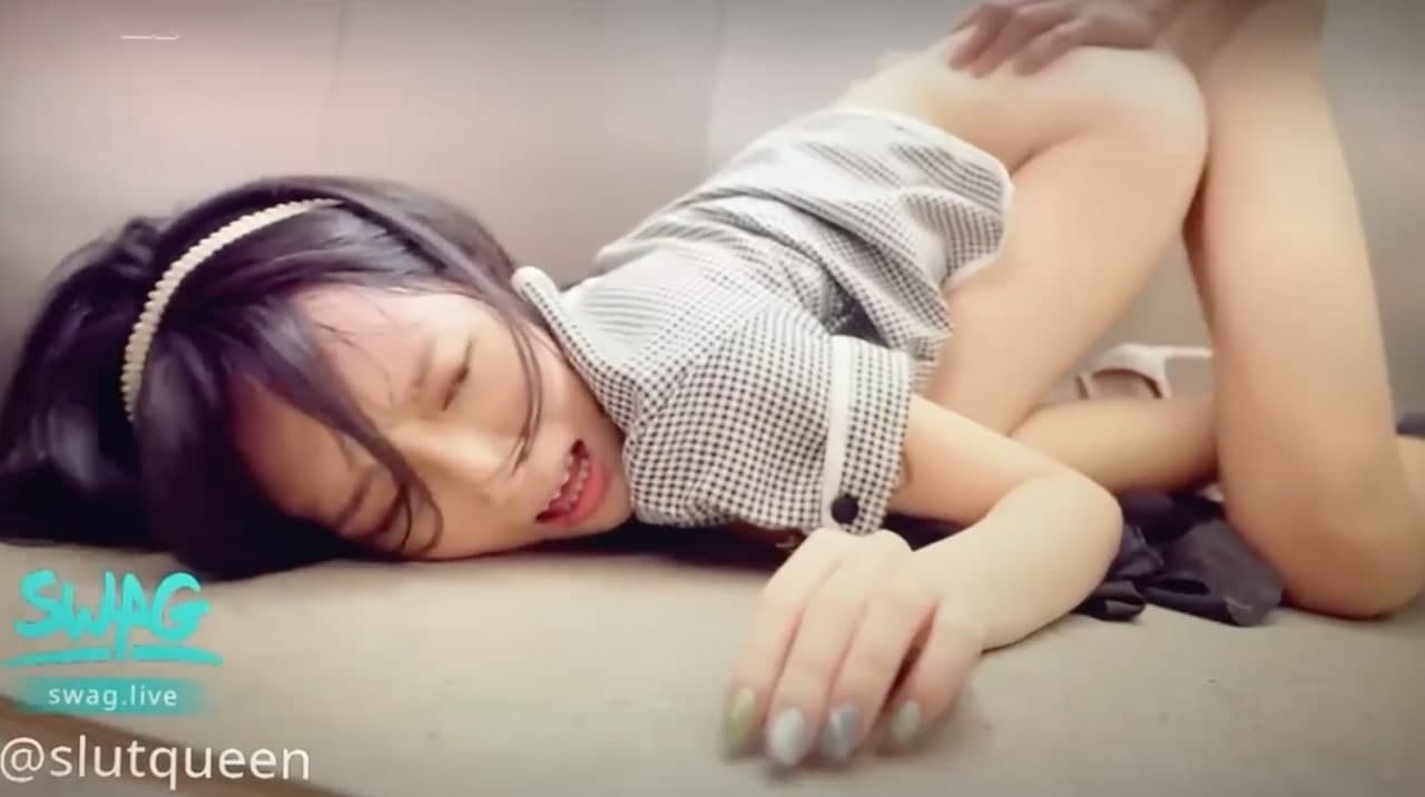 清純的百貨電梯小姐的日常工作.