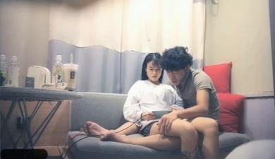 約了2個高顏值花臂嫩妹雙飛啪啪.