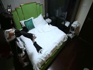 麻豆傳媒-老闆的母狗調教-白若冰。.