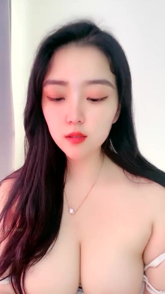 超美爆乳尤物這奶子真勁爆正點巨乳滿屏都是白花花的嫩rou好想舔一舔1