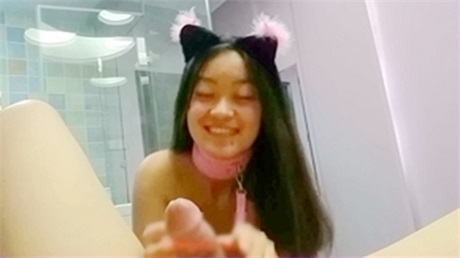 有點另類M的體質非常享受情趣的大學生妹子和男友激情對白有趣
